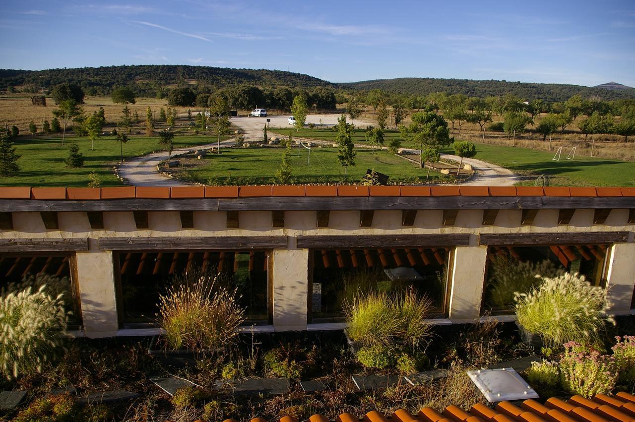 Hotel Albergue Bioclimatico Sabinares Del Arlanza Puentedura Exteriör bild