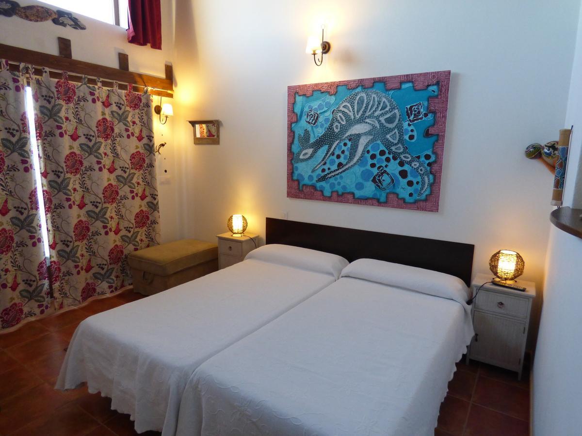 Hotel Albergue Bioclimatico Sabinares Del Arlanza Puentedura Rum bild