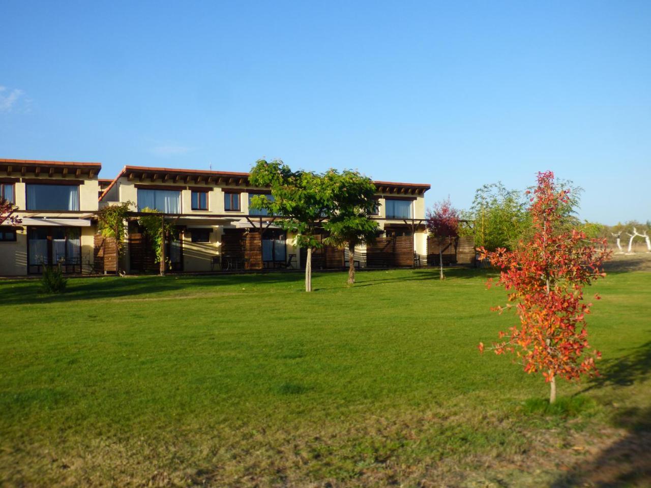 Hotel Albergue Bioclimatico Sabinares Del Arlanza Puentedura Exteriör bild